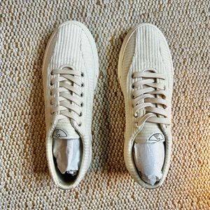 White Sneakers Stepney Workers Grand Cord Dellow

US 12 / UK 11 / EU 45 / 29.5cm